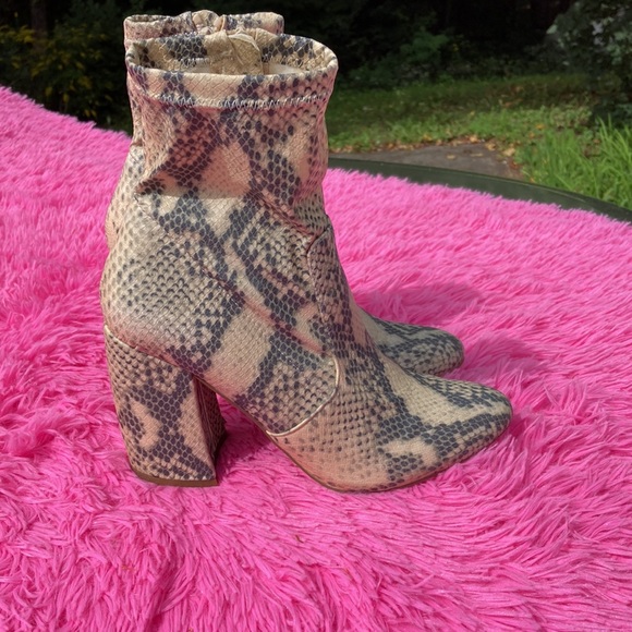 Snakeskin pattern ankle boots with chunk heels and inner zipper size 9 - Picture 3 of 12